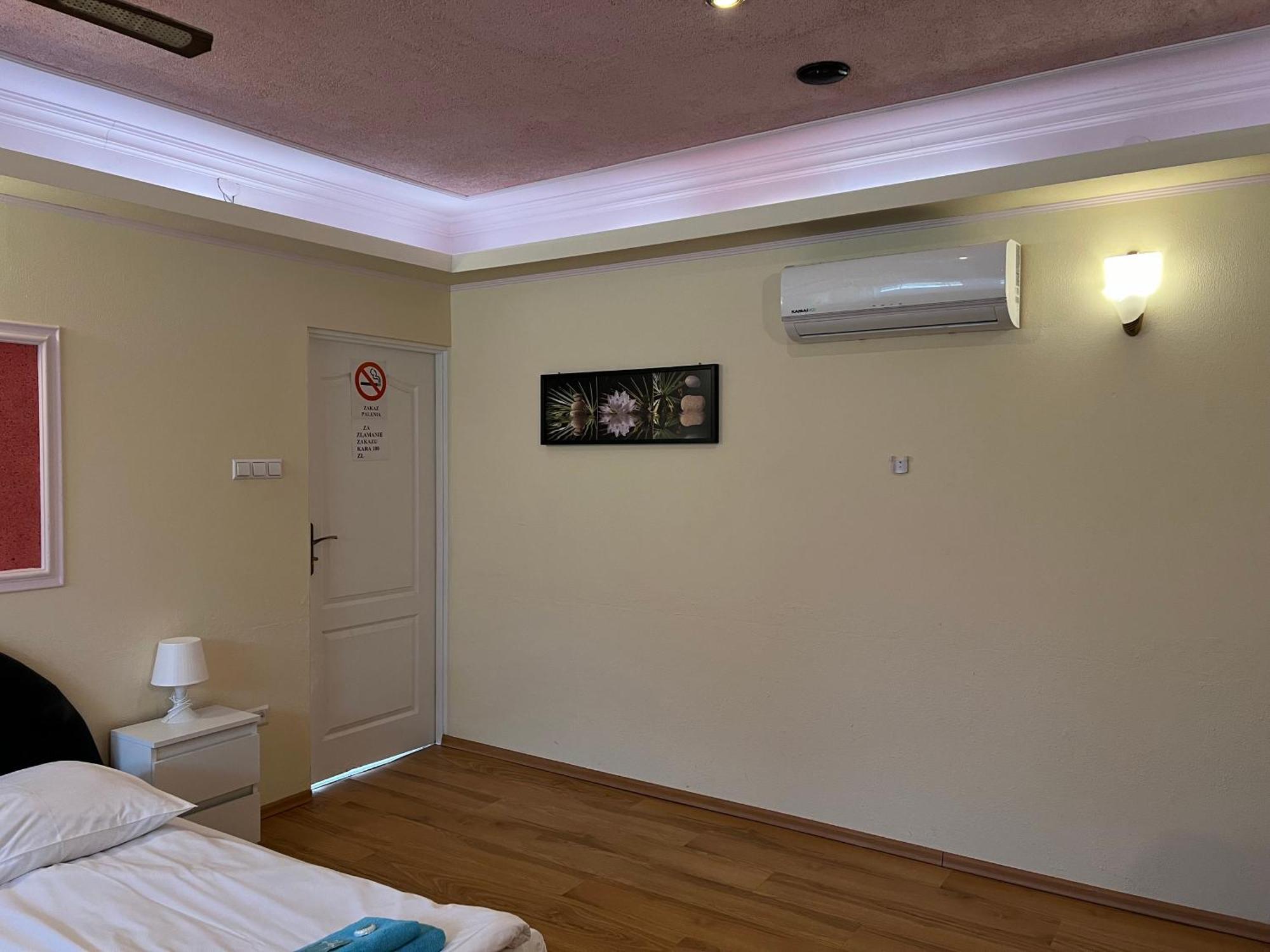 Etna - Hostel -Noclegi رشيشوف المظهر الخارجي الصورة